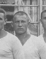 Als Mitglied einer Barlaufmannschaft in Kurume 1919