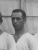 Als Mitglied einer Barlaufmannschaft in Kurume 1919