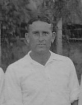 Als Mitglied einer Stockballmannschaft in Kurume 1919