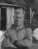 Als Mitglied einer Fuballmannschaft in Kurume 1918