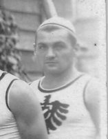 Als Mitglied der 2. Barlaufmannschaft der 1.K./III.SB. in Kurume