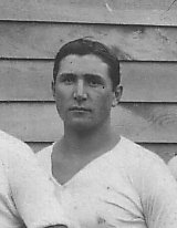 Als Mitglied einer Barlaufmannschaft in Kurume 1919