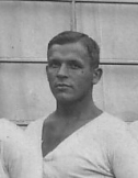 Als Mitglied einer Barlaufmannschaft in Kurume 1919